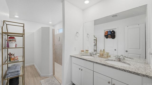 1949 Redstart, New Braunfels, TX 78130