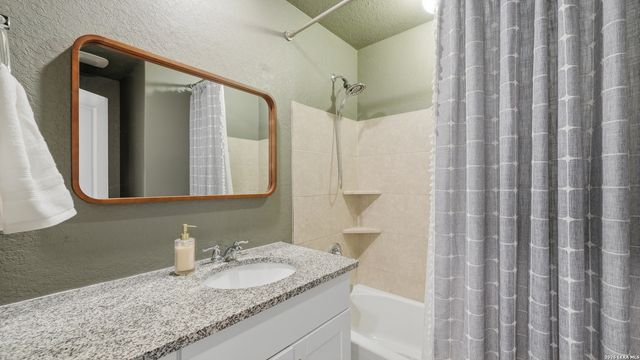 1949 Redstart, New Braunfels, TX 78130