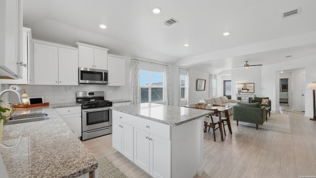 1949 Redstart, New Braunfels, TX 78130