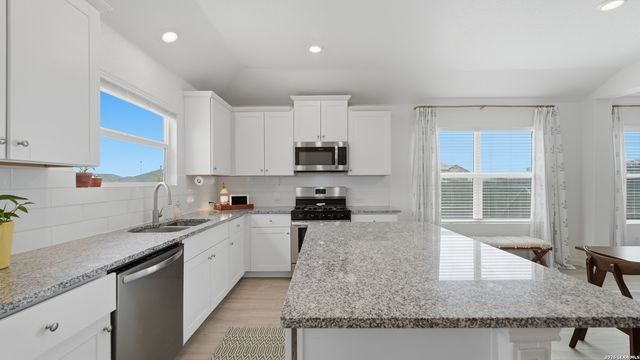 1949 Redstart, New Braunfels, TX 78130