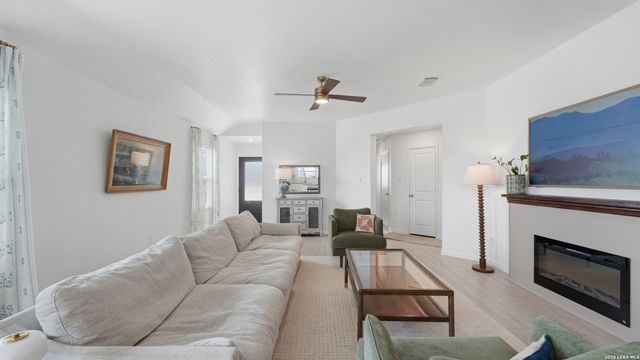 1949 Redstart, New Braunfels, TX 78130