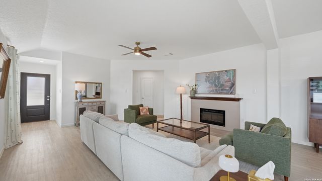 1949 Redstart, New Braunfels, TX 78130