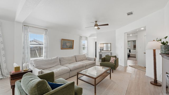 1949 Redstart, New Braunfels, TX 78130