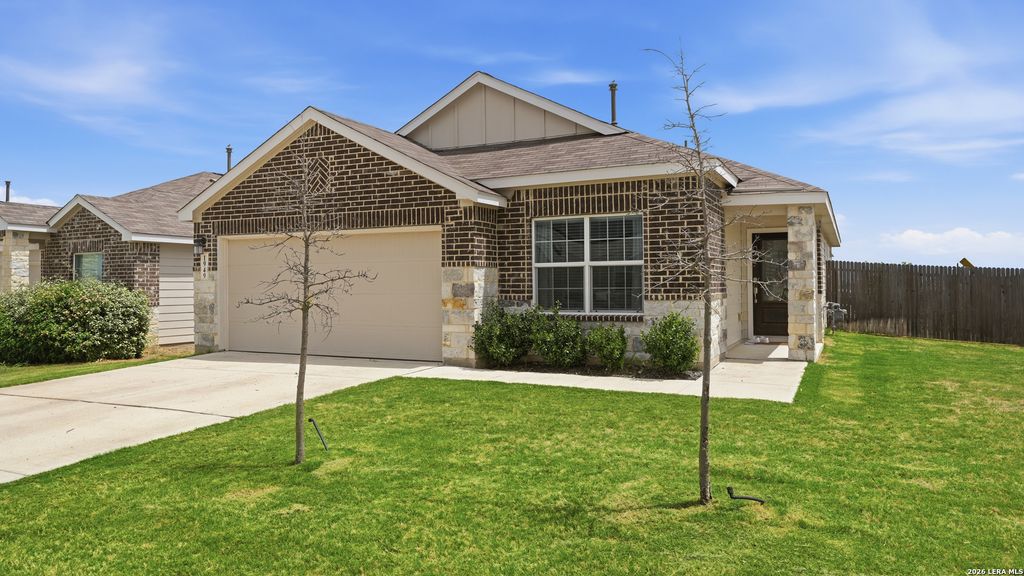 1949 Redstart, New Braunfels, TX 78130