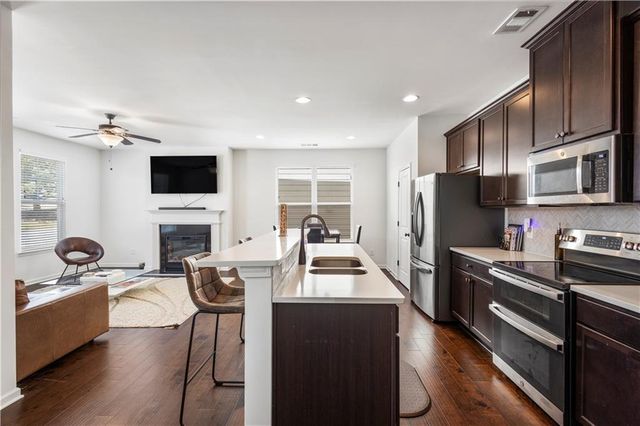 869 Venture Way SW, Atlanta, GA 30331