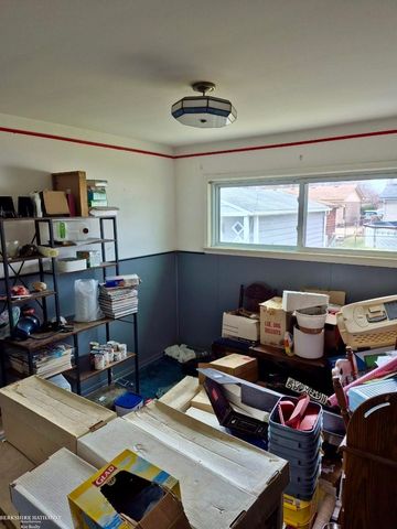 29561 Rosemont Street, Roseville, MI 48066