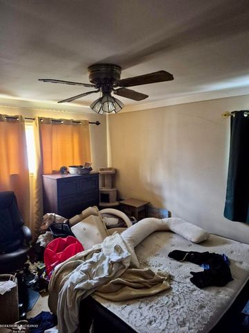 29561 Rosemont Street, Roseville, MI 48066