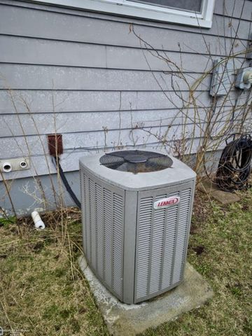 29561 Rosemont Street, Roseville, MI 48066