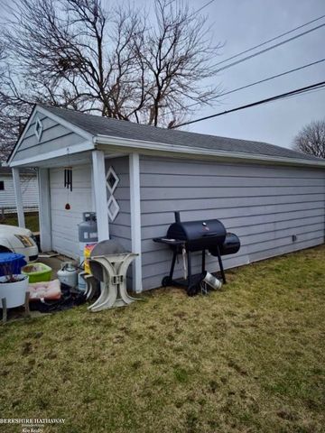 29561 Rosemont Street, Roseville, MI 48066