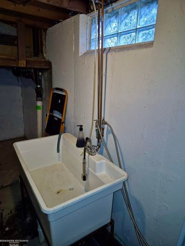 29561 Rosemont Street, Roseville, MI 48066