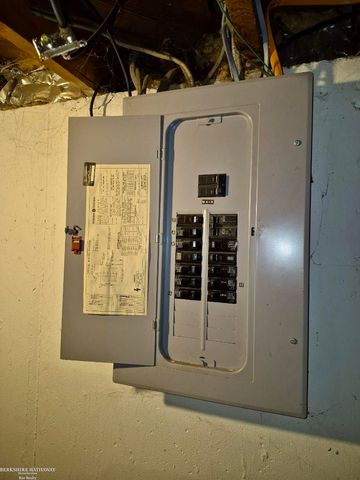 29561 Rosemont Street, Roseville, MI 48066