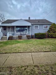 29561 Rosemont Street, Roseville, MI 48066