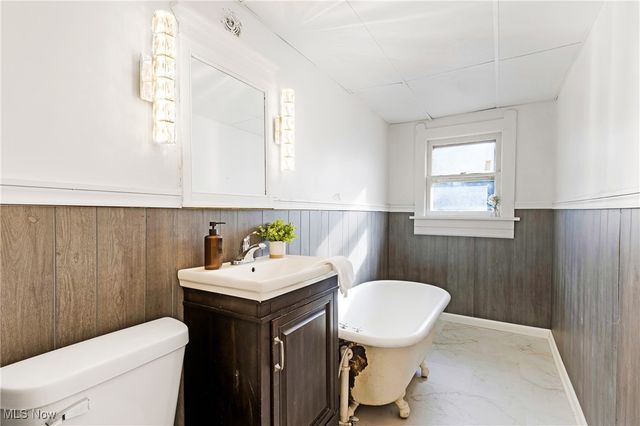 642 Parkman Road NW, Warren, OH 44485