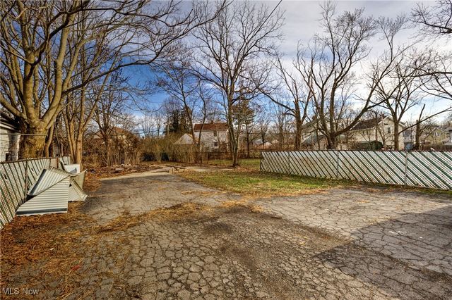 642 Parkman Road NW, Warren, OH 44485