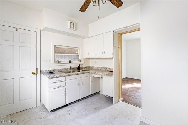 642 Parkman Road NW, Warren, OH 44485