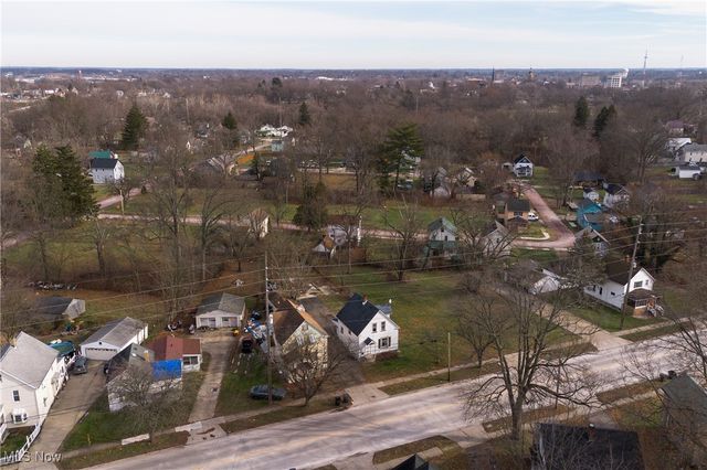 642 Parkman Road NW, Warren, OH 44485