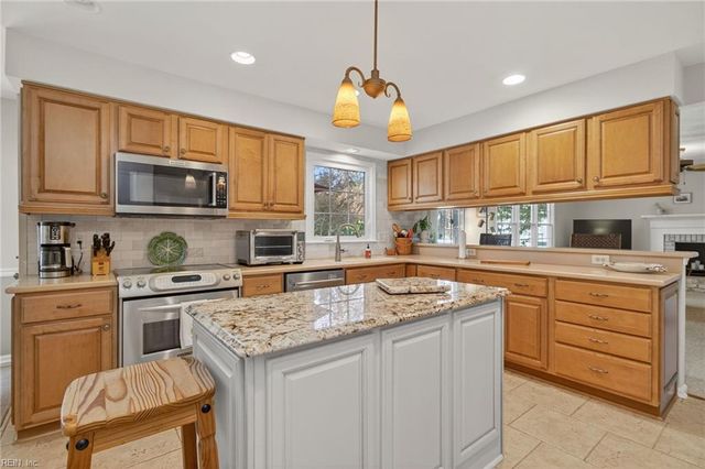 1909 Piney Woods LN, Virginia Beach, VA 23456