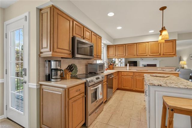 1909 Piney Woods LN, Virginia Beach, VA 23456