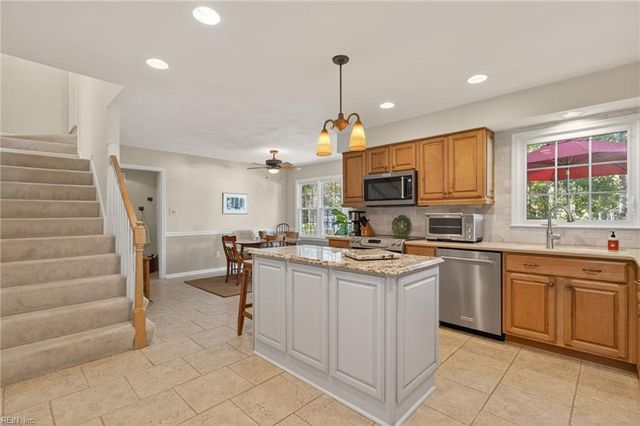 1909 Piney Woods LN, Virginia Beach, VA 23456