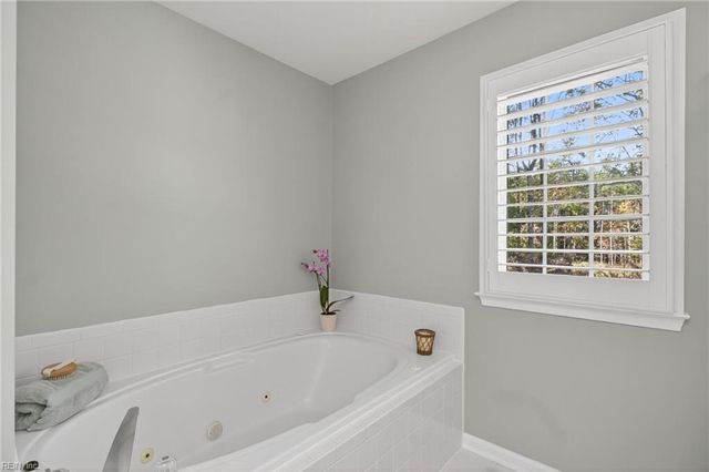 1909 Piney Woods LN, Virginia Beach, VA 23456