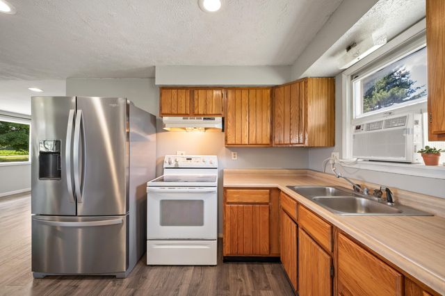 28644 Elm Street, Dowagiac, MI 49047