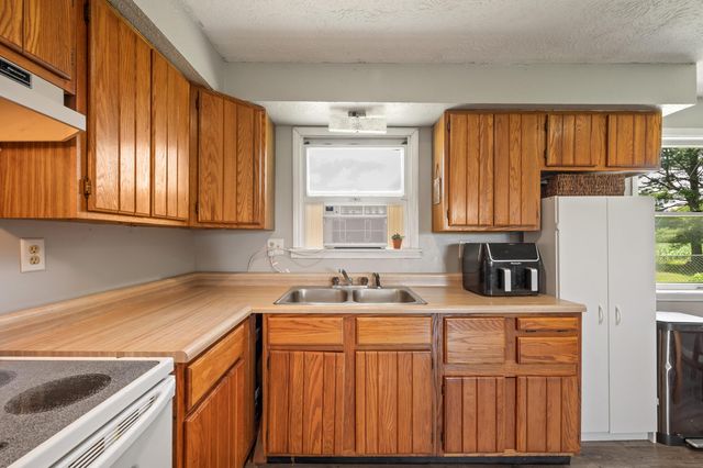 28644 Elm Street, Dowagiac, MI 49047