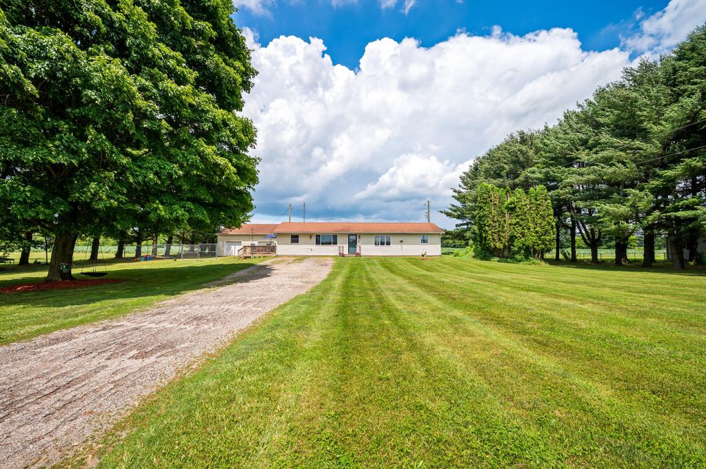 28644 Elm Street, Dowagiac, MI 49047