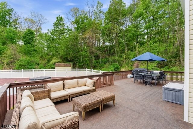 9 Valley Manor Dr, Sparta Twp., NJ 07871