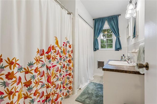 203 Bayview DR, Yorktown, VA 23692