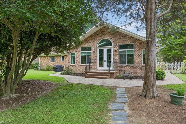 203 Bayview DR, Yorktown, VA 23692