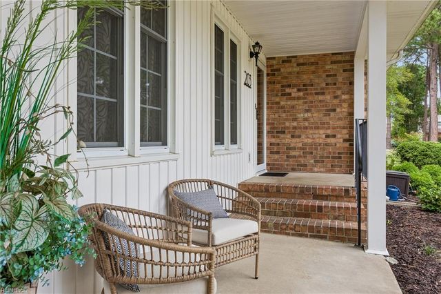 203 Bayview DR, Yorktown, VA 23692