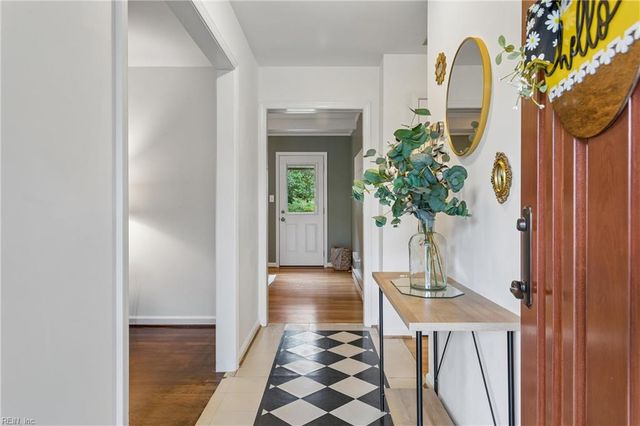 203 Bayview DR, Yorktown, VA 23692