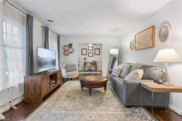 203 Bayview DR, Yorktown, VA 23692