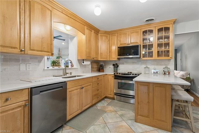 203 Bayview DR, Yorktown, VA 23692