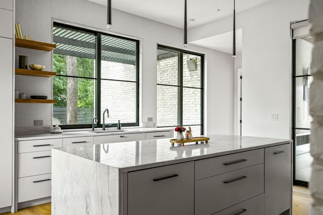 1102 Heritage WAY, Austin, TX 78703