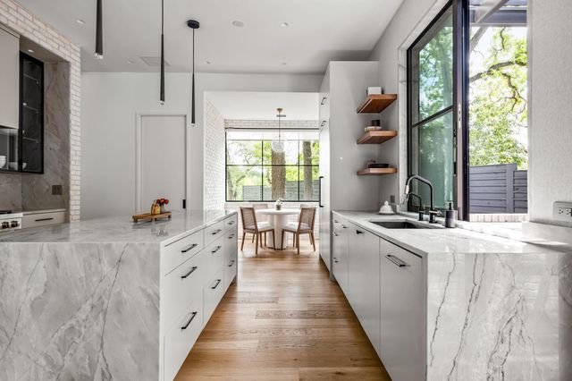 1102 Heritage WAY, Austin, TX 78703