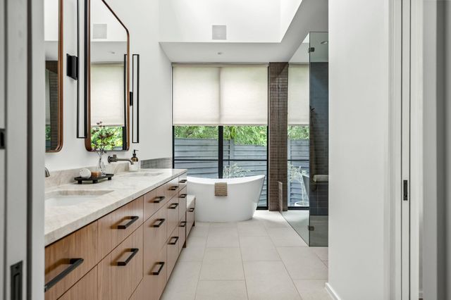 1102 Heritage WAY, Austin, TX 78703