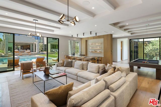 5056 Louise Avenue, Encino (los Angeles), CA 91316