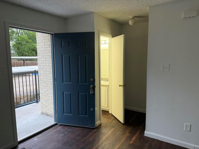 2124 Burton DR 251, Austin, TX 78741