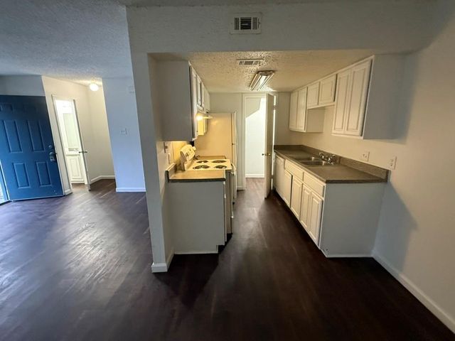 2124 Burton DR 251, Austin, TX 78741