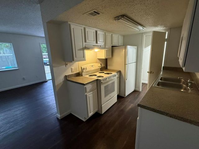 2124 Burton DR 251, Austin, TX 78741