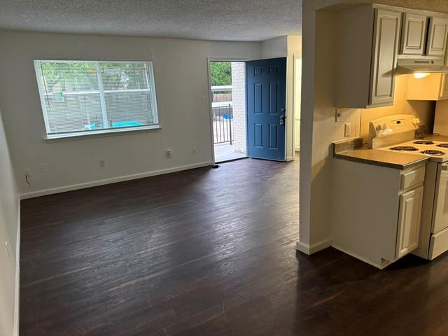 2124 Burton DR 251, Austin, TX 78741