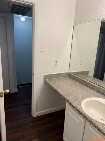 2124 Burton DR 251, Austin, TX 78741