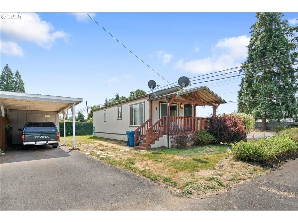 1732 PINE St Ne 1, Silverton, OR 97381