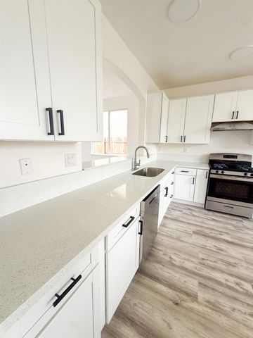 8226 Windmill Oaks Pl, Antelope, CA 95843