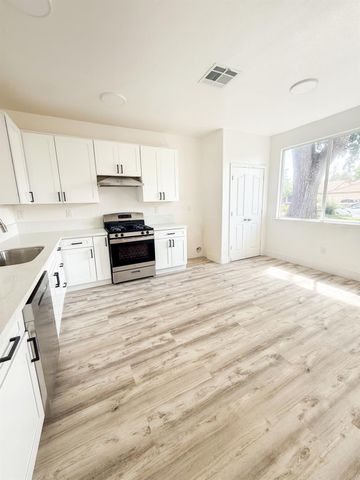 8226 Windmill Oaks Pl, Antelope, CA 95843