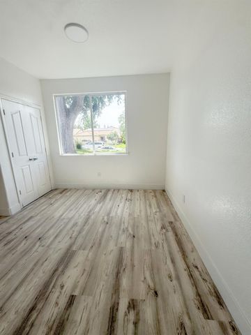 8226 Windmill Oaks Pl, Antelope, CA 95843