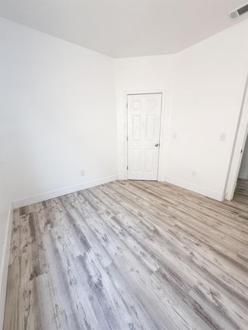 8226 Windmill Oaks Pl, Antelope, CA 95843