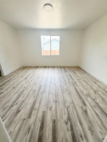 8226 Windmill Oaks Pl, Antelope, CA 95843
