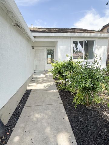 8226 Windmill Oaks Pl, Antelope, CA 95843
